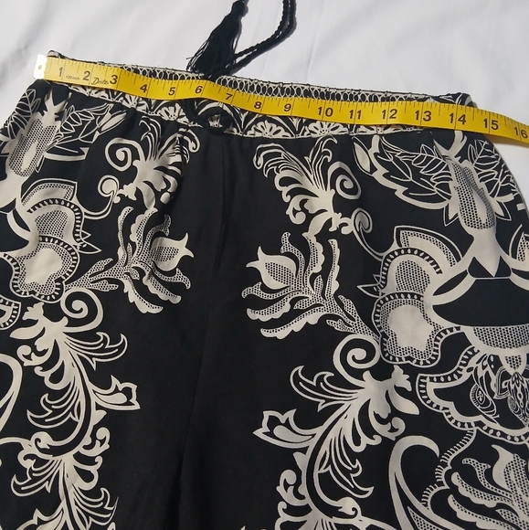 Women's Black and White Paisley Wide-Leg Pants - Picture 8 of 14
